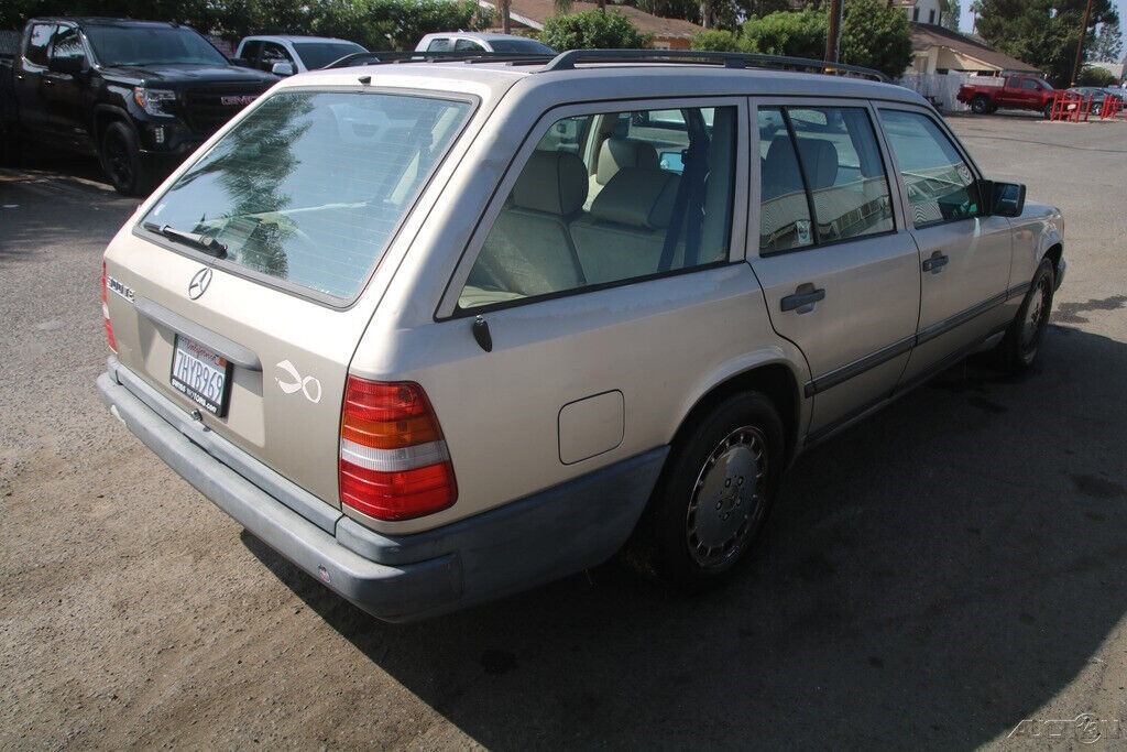 1988 Mercedes-Benz 300-Series 300 TE - photo 6