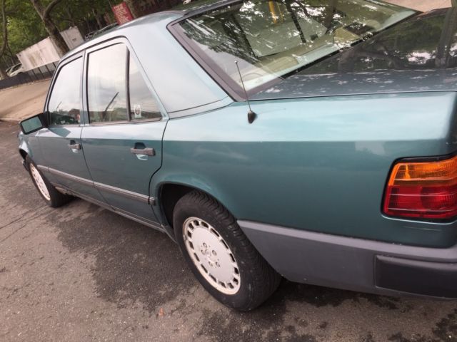 1988 Mercedes-Benz 300-Series 300E - photo 3