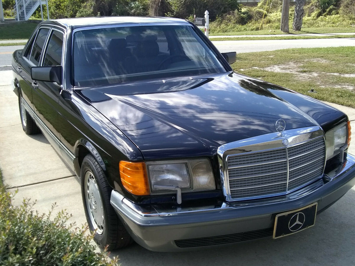 1988 Mercedes-Benz 300SE Luxury Sedan 1988 Mercedes-Benz 300-Series