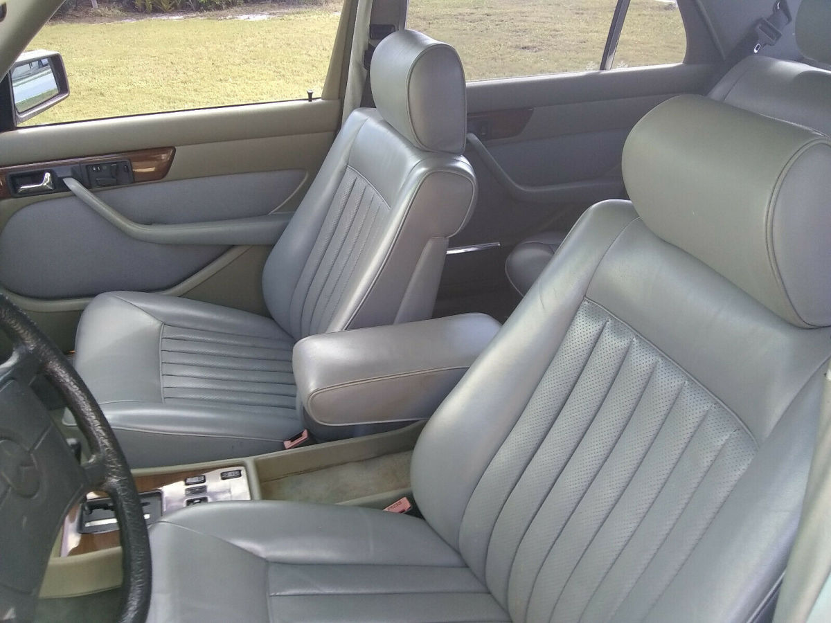 1988 Mercedes-Benz 300-Series - photo 12