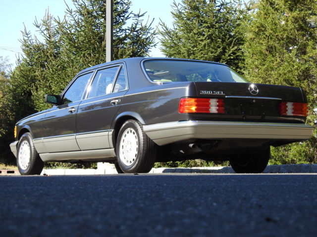 1988 Mercedes-Benz 300-Series Base Sedan 4-Door - photo 3