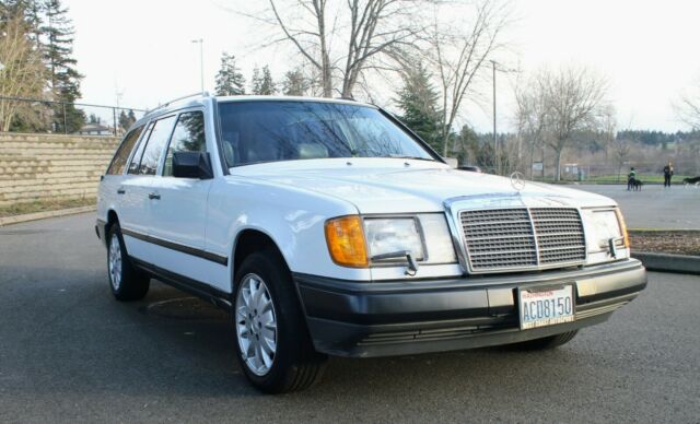1988 Mercedes-Benz 300TE Estate Wagon 1988 Mercedes-Benz E-Class