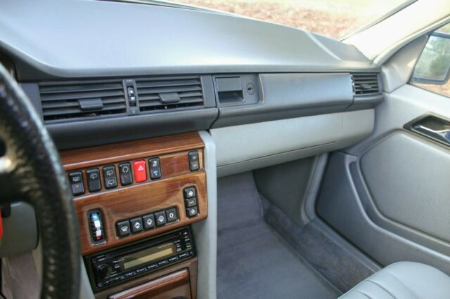 1988 Mercedes-Benz E-Class - photo 11