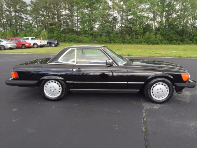 1988 Mercedes-Benz 560 SL 2-Door Convertible 1988 Mercedes-Benz 500-Series 560SL
