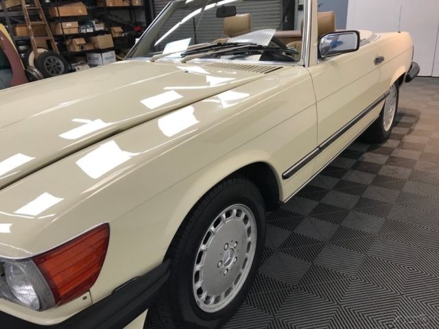1988 Mercedes-Benz SL-Class 104,384 MILES. NICE DRIVING CAR. - photo 10