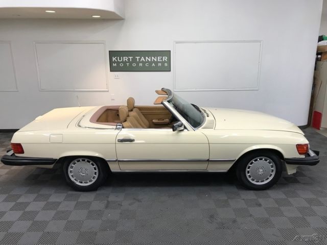 1988 Mercedes-Benz SL-Class 104,384 MILES. NICE DRIVING CAR. - photo 4
