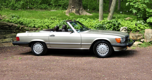 1988 Mercedes Benz 560SL Smoke Silver Over Chocolate Interior! Blue Chip Car! 1988 Mercedes-Benz SL-Class SL