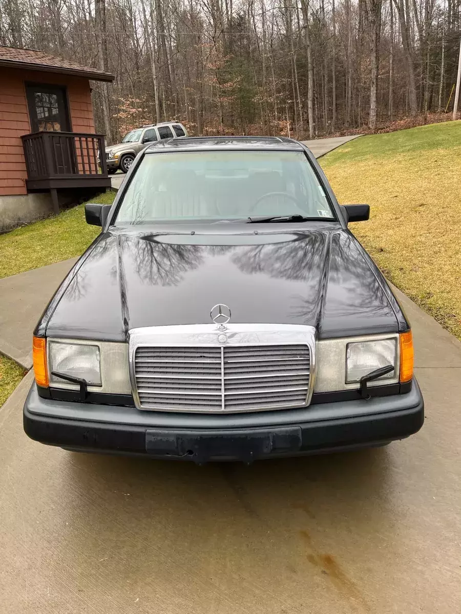 1988 Mercedes-Benz Sedan, 300E 1988 Mercedes-Benz 300