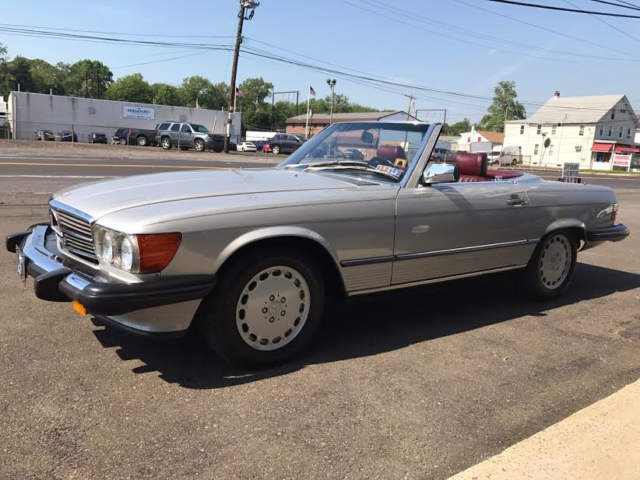 1988 Mercedes-Benz SL Class Convertible 2 Door w/ Hardtop 1988 Mercedes-Benz SL-Class Base Convertible 2-Door