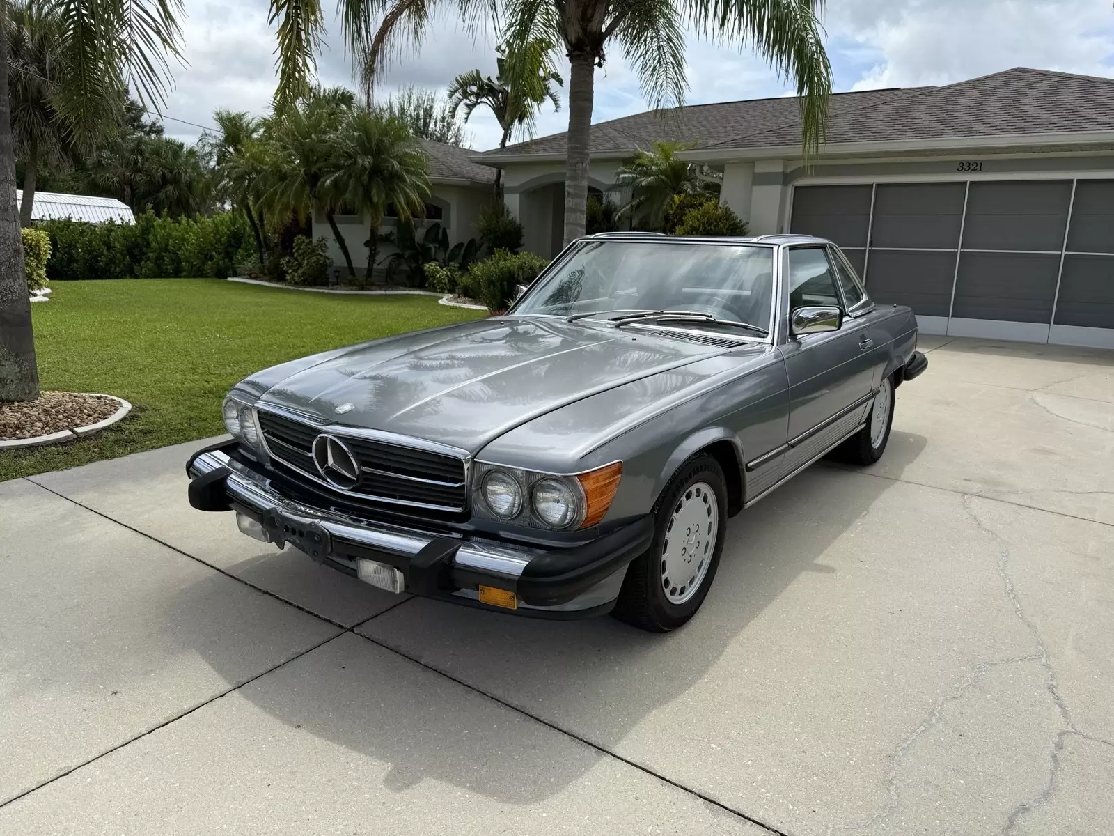 1988 Mercedes-Benz SL-Class Convertible Grey 560 SL 1988 Mercedes-Benz SL-Class 560 SL