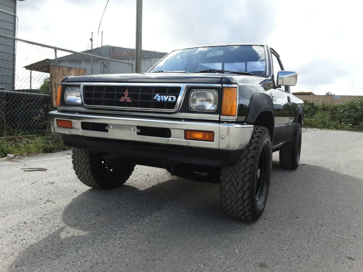 1988 Mitsubishi Mighty Max SPX 4X4 MANUAL 5 SPEED 4 CYLINDER 4WD PICKUP TRUCK - photo 3