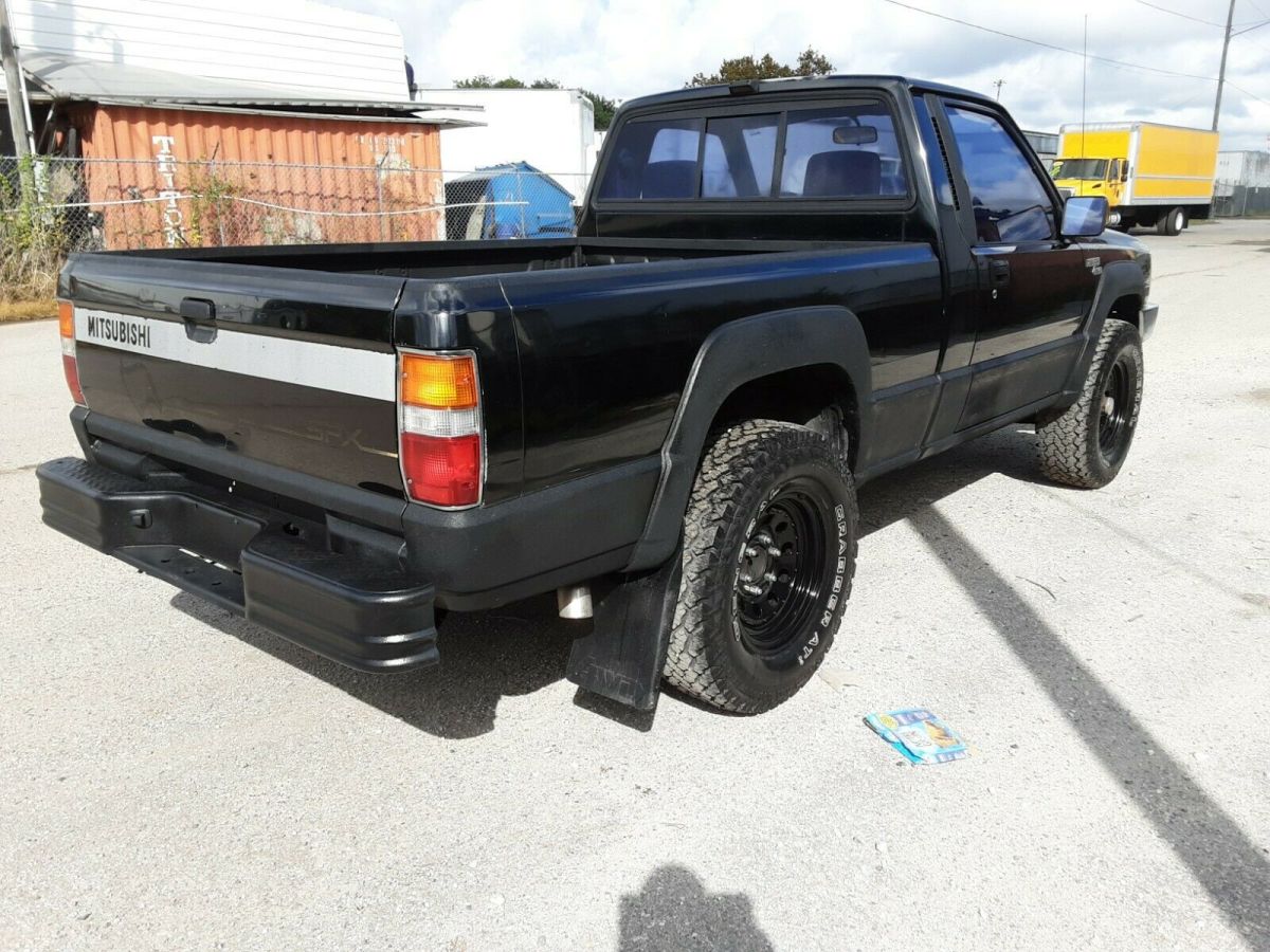 1988 Mitsubishi Mighty Max SPX 4X4 MANUAL 5 SPEED 4 CYLINDER 4WD PICKUP TRUCK - photo 6