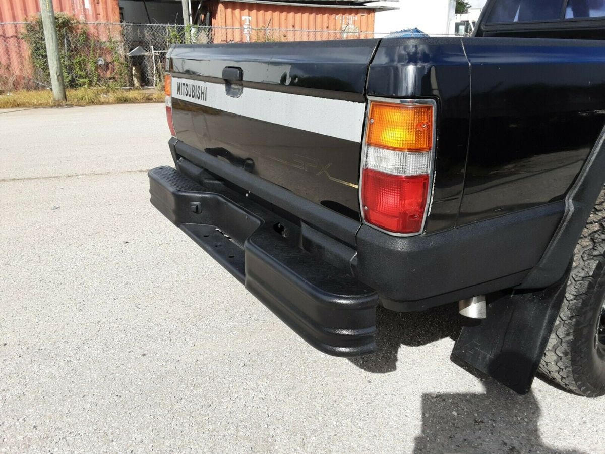 1988 Mitsubishi Mighty Max SPX 4X4 MANUAL 5 SPEED 4 CYLINDER 4WD PICKUP TRUCK - photo 9