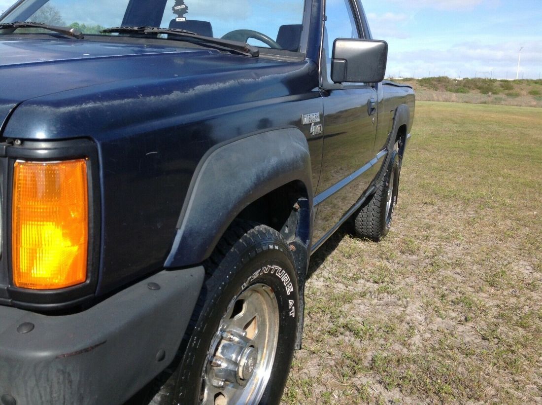 1988 Mitsubishi Mighty Max 4WD 5 SPEED MANUAL 4X4 4 CYLINDERS - photo 3
