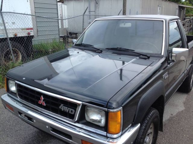 1988 Mitsubishi L200 MIGHTY MAX SPX 4X4 5 SPEED 4 CYLINDERS - photo 5