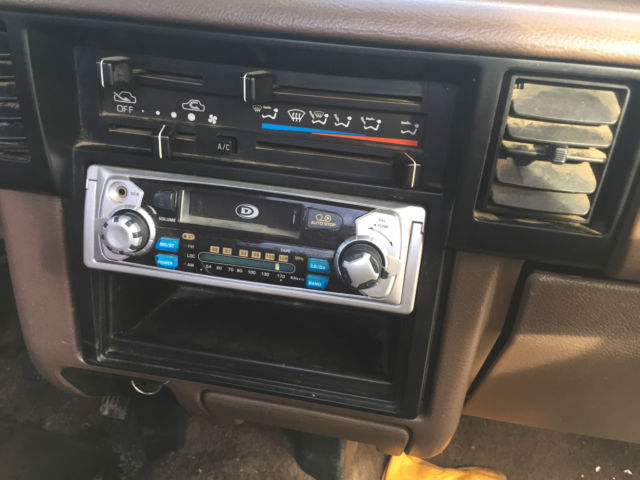 1988 Mitsubishi Mighty Max Base Standard Cab Pickup 2-Door - photo 11