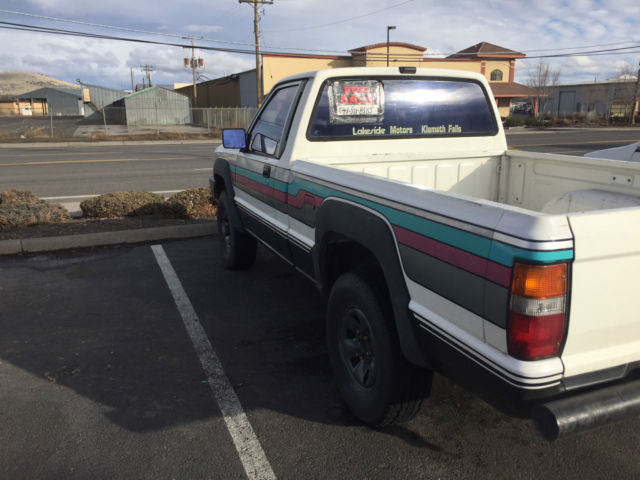1988 Mitsubishi Mighty Max Base Standard Cab Pickup 2-Door - photo 4