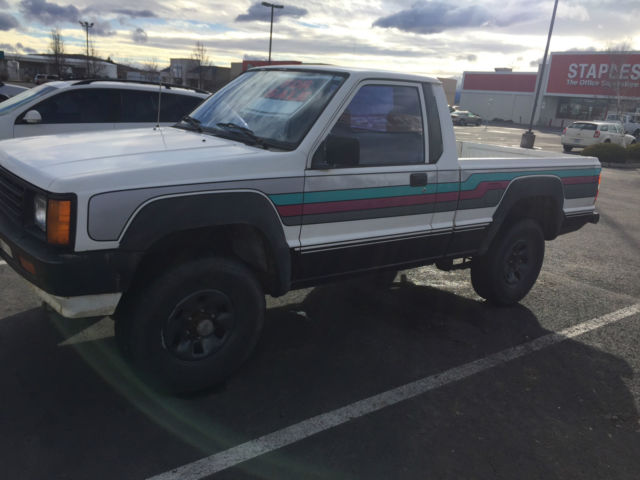 1988 Mitsubishi Mighty Max Base Standard Cab Pickup 2-Door - photo 5