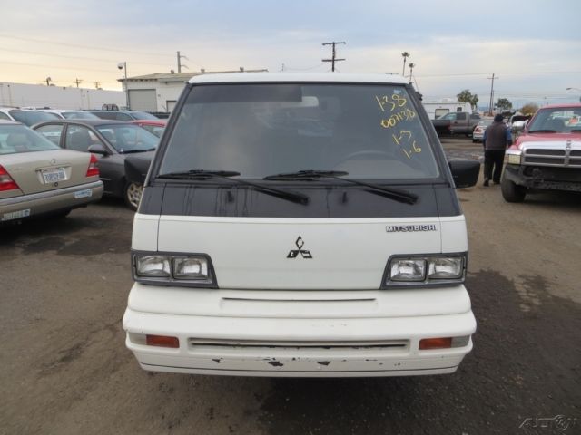 1988 Mitsubishi Other Base Standard Passenger Van 3-Door - photo 7