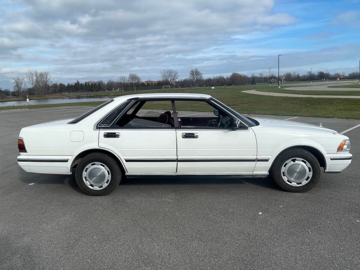 1988 Nissan Gloria 4 door hardtop, JDM right hand drive RHD, low miles, VG20E V6 1988 Nissan Gloria