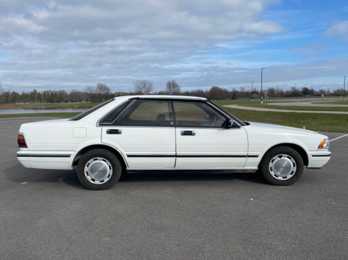 1988 Nissan Gloria - photo 2
