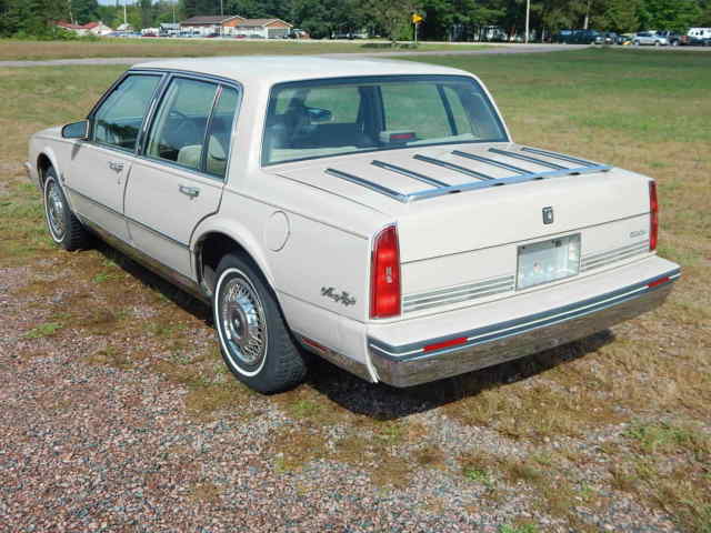 1988 Oldsmobile Ninety-Eight Regency Brougham - photo 4