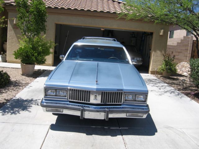 1988 Oldsmobile Custom Cruiser Base Wagon 4-Door 5.0L 1988 Oldsmobile Custom Cruiser
