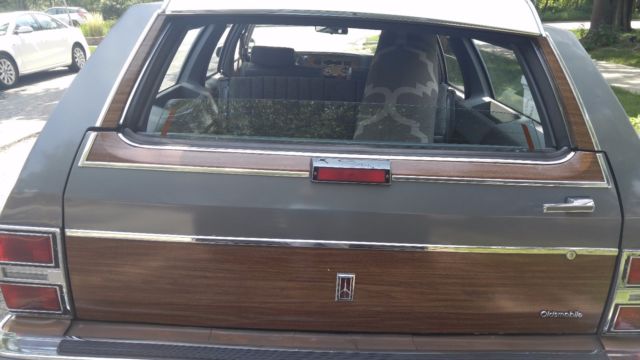 1988 Oldsmobile Custom Cruiser - photo 5
