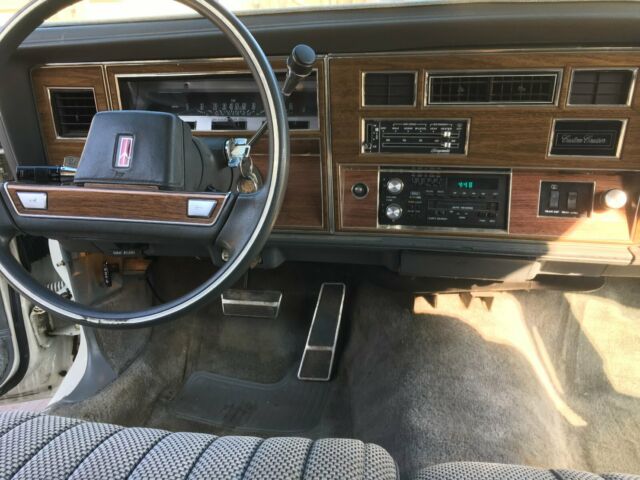 1988 Oldsmobile Custom Cruiser wagon - photo 10