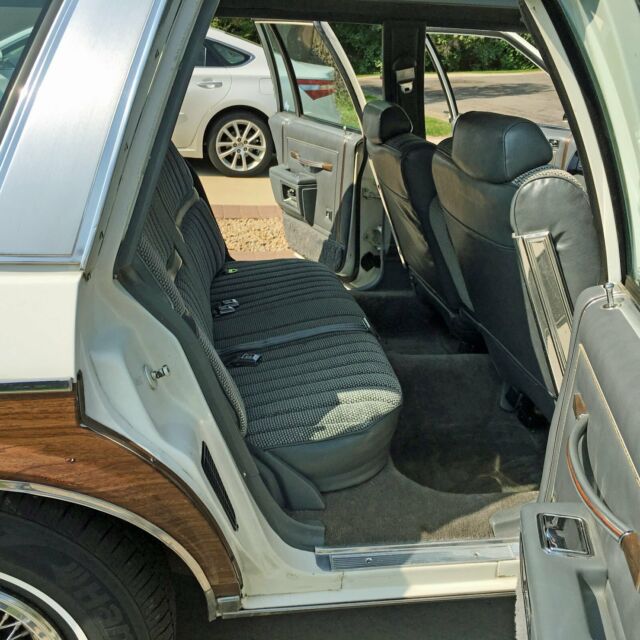 1988 Oldsmobile Custom Cruiser wagon - photo 13