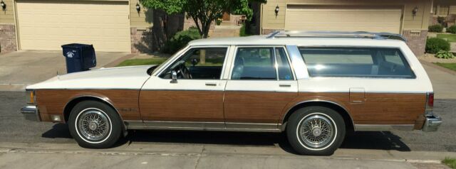1988 Oldsmobile Custom Cruiser wagon - photo 3