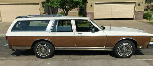 1988 Oldsmobile Custom Cruiser wagon - photo 4