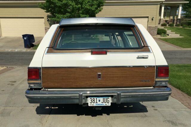 1988 Oldsmobile Custom Cruiser wagon - photo 5