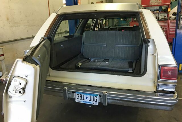 1988 Oldsmobile Custom Cruiser wagon - photo 6