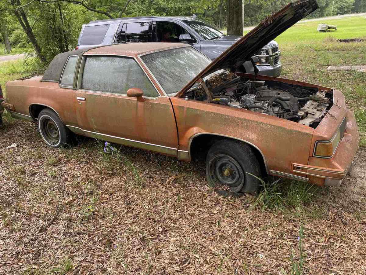 1988 Oldsmobile Cutlass Supreme Coupe Orange RWD Automatic CLASSIC BROUGHAM 1988 Oldsmobile Cutlass Supreme CLASSIC BROUGHAM