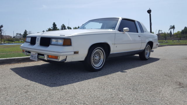 1988 Oldsmobile Cutlass COUPE ** NO RESERVE ** - photo 2