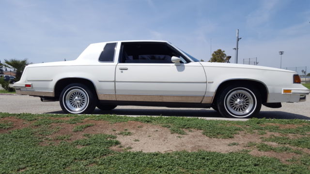1988 Oldsmobile Cutlass COUPE ** NO RESERVE ** - photo 6