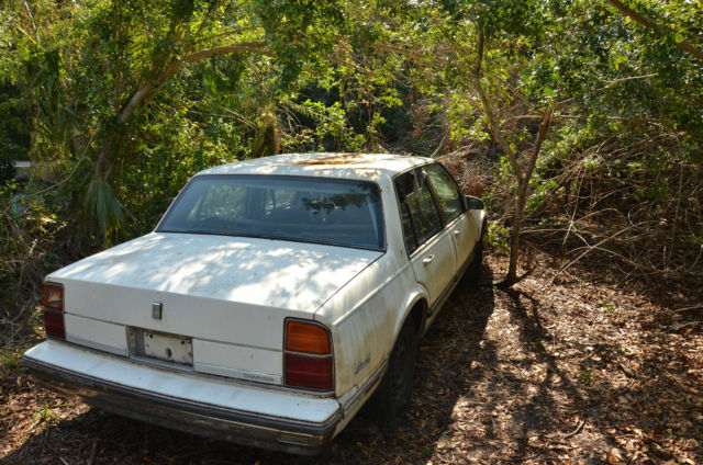 1988 Oldsmobile Delta 88 Royale Brougham Sedan 4-Door 3.8L 1988 Oldsmobile Delta 88 Royale Brougham Sedan 4-Door