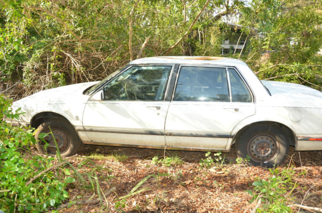 1988 Oldsmobile Delta 88 Royale Brougham Sedan 4-Door - photo 2