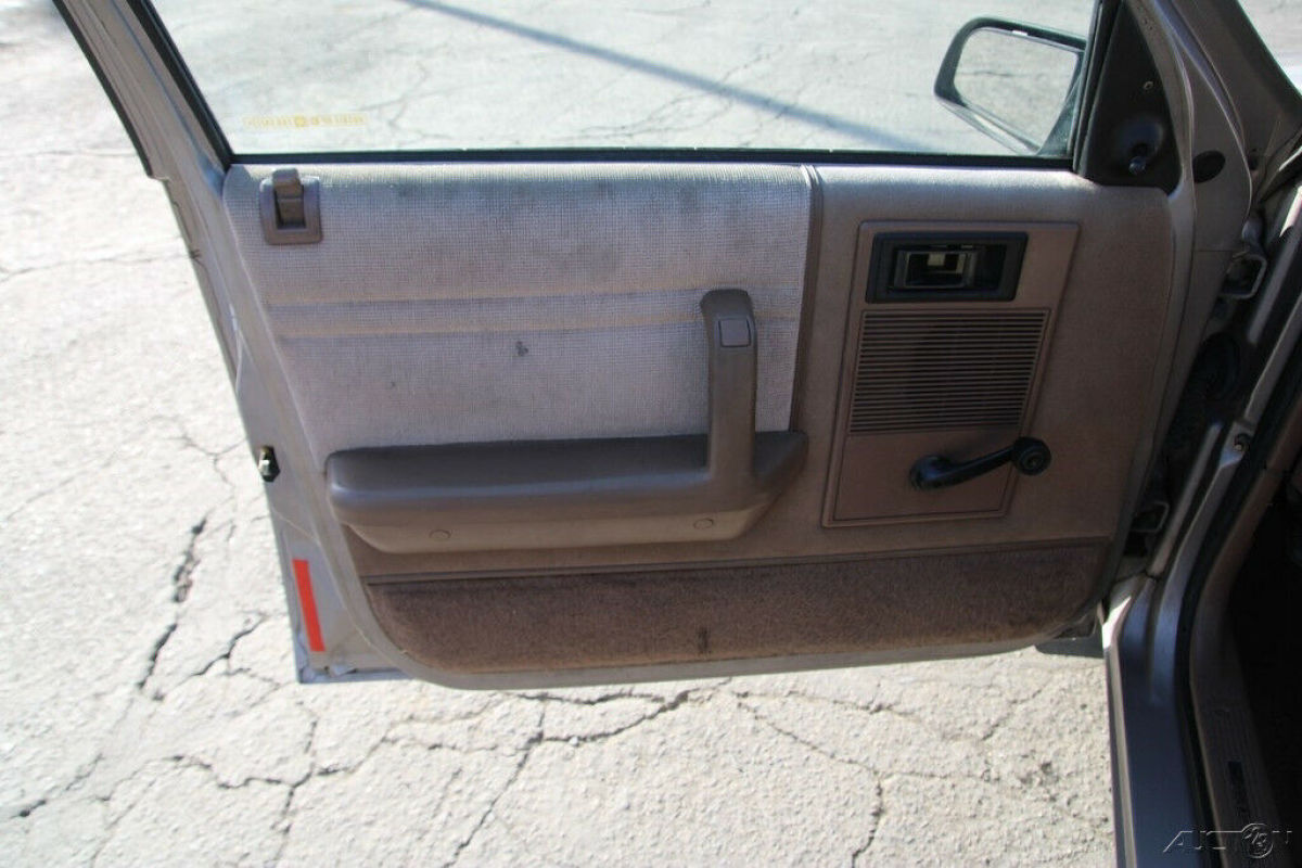 1988 Plymouth Sundance - photo 11
