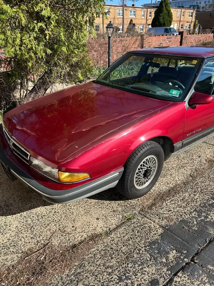 1988 Pontiac Bonneville Red LE 1988 Pontiac Bonneville LE