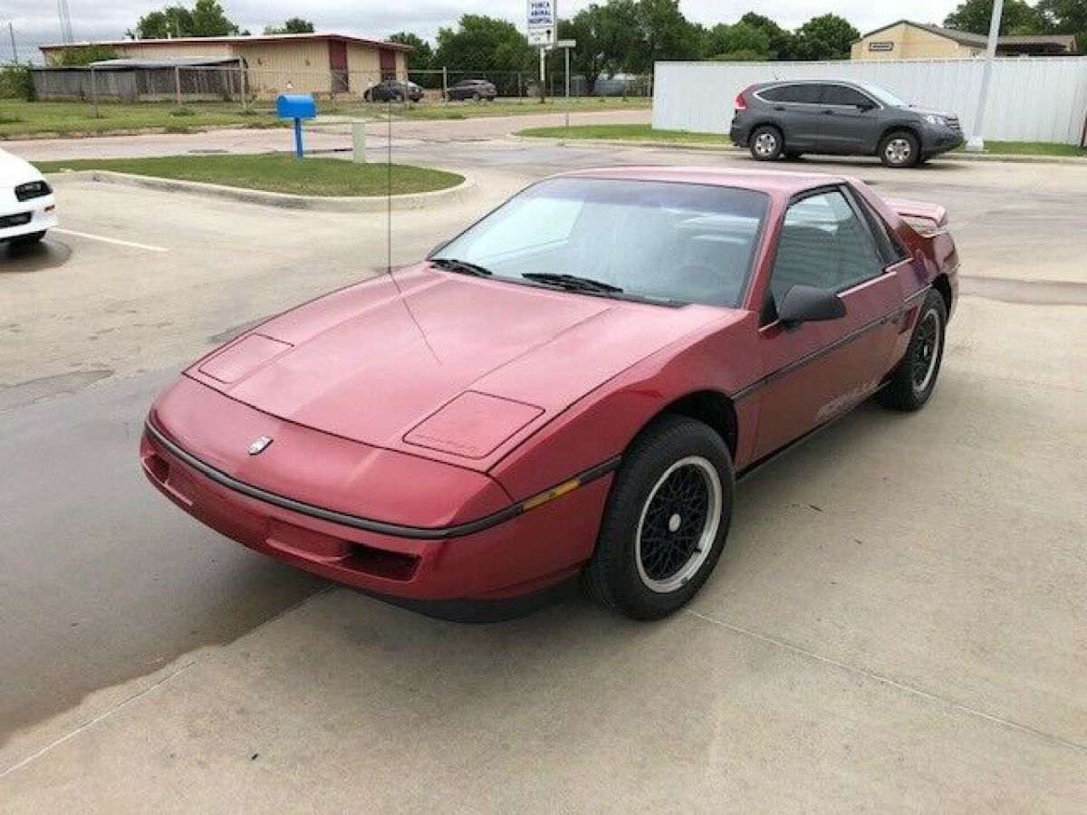 1988 Pontiac Fiero - photo 4