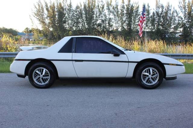 1988 Pontiac Fiero Base 2dr Coupe - photo 10