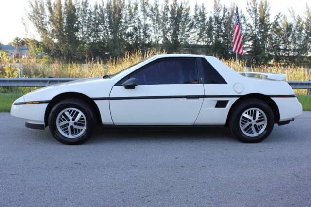 1988 Pontiac Fiero Base 2dr Coupe - photo 11