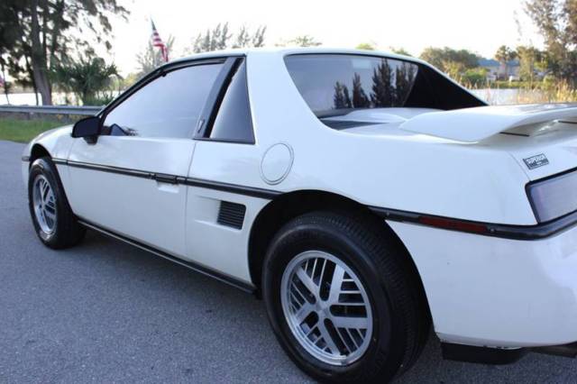 1988 Pontiac Fiero Base 2dr Coupe - photo 13