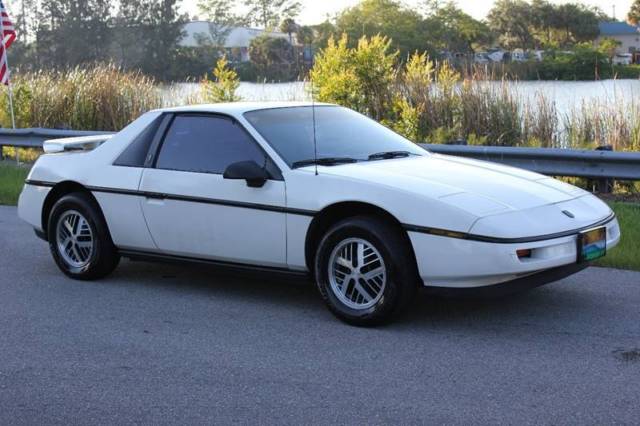 1988 Pontiac Fiero Base 2dr Coupe - photo 2