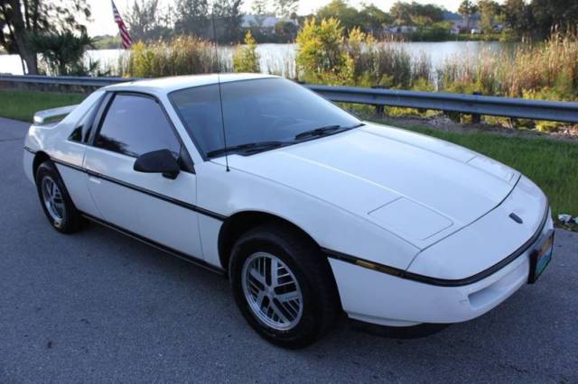 1988 Pontiac Fiero Base 2dr Coupe - photo 3