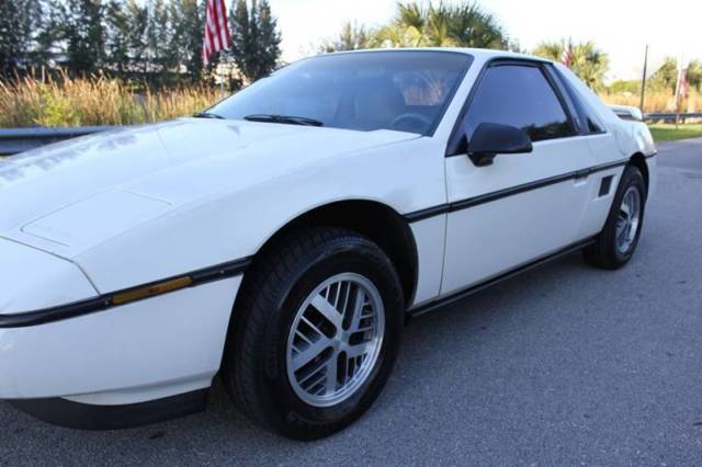 1988 Pontiac Fiero Base 2dr Coupe - photo 9