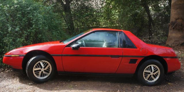 1988 Pontiac Fiero Candy Apple Red Coupe Automatic NOT GT 1988 Pontiac Fiero