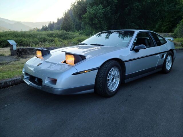 1988 Pontiac Fiero GT - photo 2